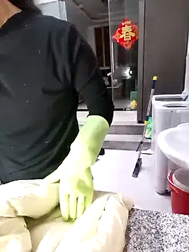 Snapshot of mimi2052 chatting on 15, 12, 2025 mimi2052 online show from 15, 12, 2025