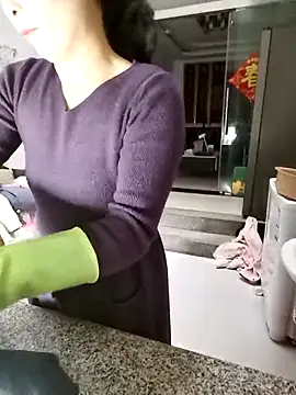 Snapshot of mimi2052 chatting on 20, 12, 2025 mimi2052 online show from 20, 12, 2025