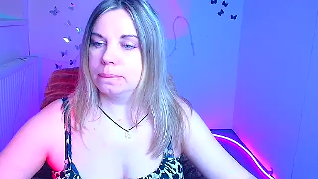 Amanda Swannn online show from 5, 4, 2026