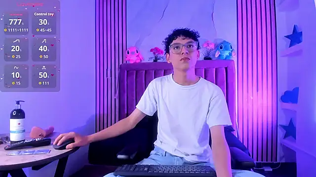 Snapshot of SthepanodiMonaco chatting on 4, 12, 2025 SthepanodiMonaco online show from 4, 12, 2025