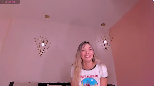 Snapshot of LisaFlowers_ chatting on 12, 6, 2026 LisaFlowers online show from 12, 6, 2026