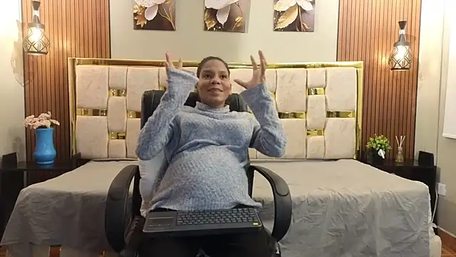  Caroline34 online show from 23, 4, 2026