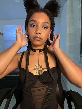 Lillith Bloom online show from 29, 4, 2026