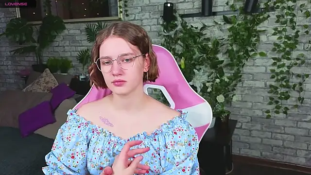 Mia Mooore online show from 6, 3, 2026