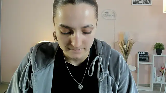 Snapshot of ShelieThetford chatting on 5, 12, 2025 ShelieThetford online show from 5, 12, 2025