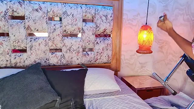 emily dempsey online show from 27, 4, 2026