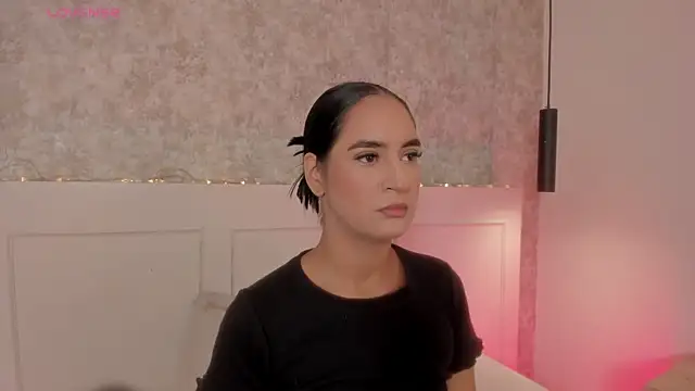 Emily luve online show from 26, 6, 2026