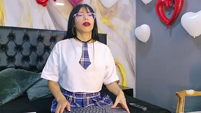 MilaDeRoux online show from 13, 2, 2026