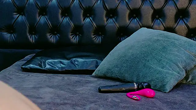 MilaDeRoux online show from 3, 4, 2026