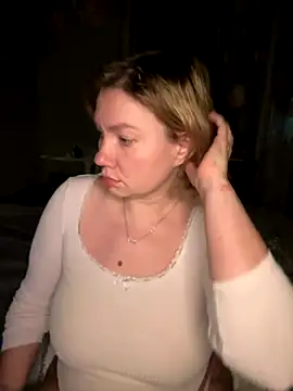 Lola kiss me online show from 1, 12, 2025