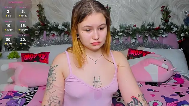 Snapshot of MilanaXHoney chatting on 21, 12, 2025 MilanaXHoney online show from 21, 12, 2025