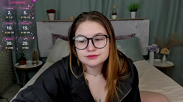 Snapshot of MilanaXHoney chatting on 5, 3, 2026 MilanaXHoney online show from 5, 3, 2026