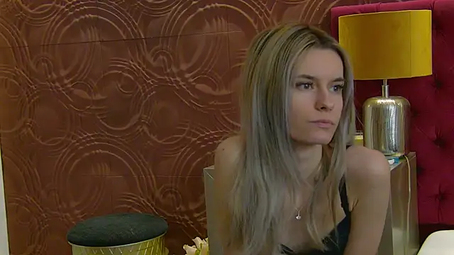 Snapshot of RoxanneJoy chatting on 10, 1, 2026 RoxanneJoy online show from 10, 1, 2026