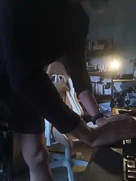 Snapshot of DanWolverin chatting on 11, 2, 2026 DanWolverin online show from 11, 2, 2026