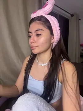 Stormi Thompsonn  online show from 30, 11, 2025