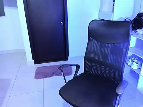 Snapshot of cristina697 chatting on 18, 12, 2025 cristina697 online show from 18, 12, 2025