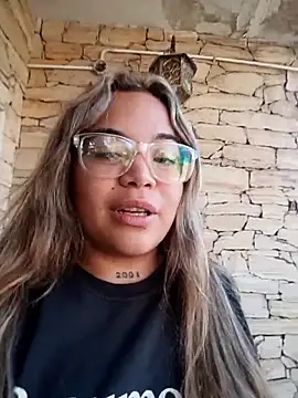 Lindalatina2001 online show from 23, 4, 2026