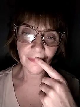 Snapshot of MichelleLove48 chatting on 9, 3, 2026 MichelleLove48 online show from 9, 3, 2026