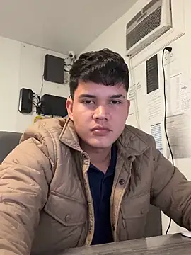 Snapshot of louiswalton2 chatting on 5, 12, 2025 louiswalton2 online show from 5, 12, 2025