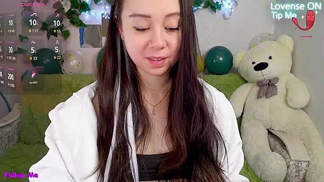 Snapshot of AlinaEleven chatting on 14, 12, 2025 AlinaEleven online show from 14, 12, 2025