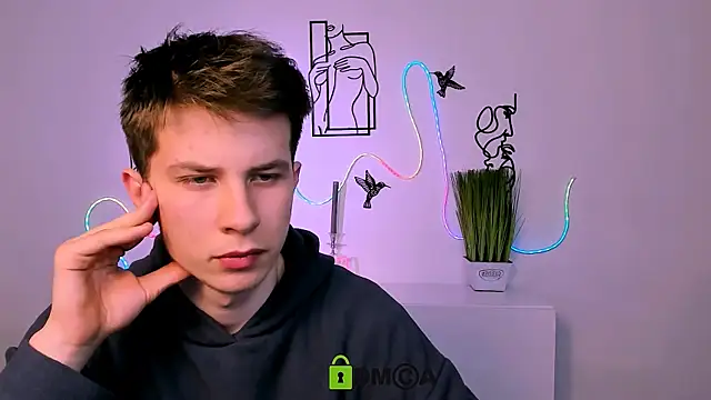 Snapshot of leo_valor chatting on 21, 12, 2025 leo valor online show from 21, 12, 2025