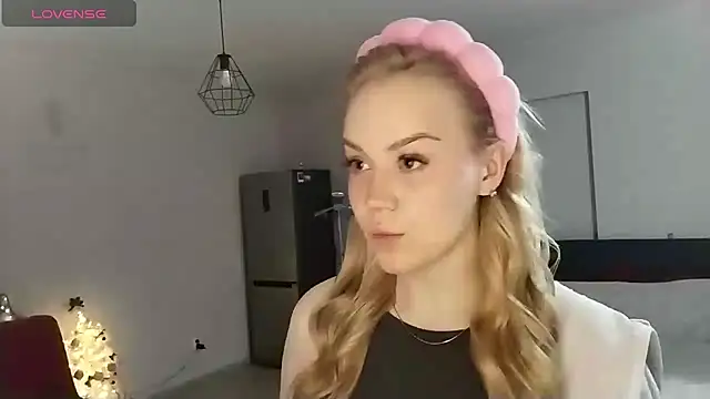 LunaPeony online show from 19, 12, 2025