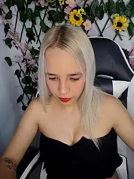 Snapshot of KasumiSophia chatting on 28, 4, 2026 KasumiSophia online show from 28, 4, 2026
