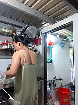 felicity chloe online show from 6, 4, 2026