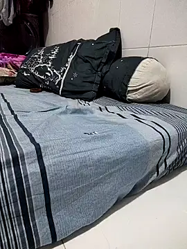 felicity chloe online show from 24, 4, 2026