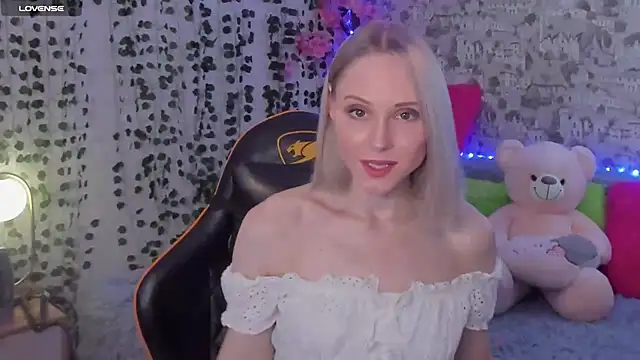 Snapshot of Gina_Gina_love chatting on 22, 6, 2026 Gina Gina love online show from 22, 6, 2026