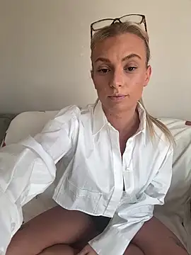 Blonde BambiXX online show from 10, 3, 2026