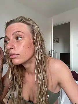 Blonde BambiXX online show from 13, 3, 2026