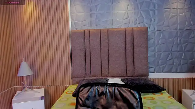 TiffanyHoustton online show from 7, 4, 2026