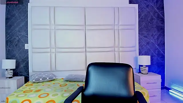 TiffanyHoustton online show from 23, 4, 2026