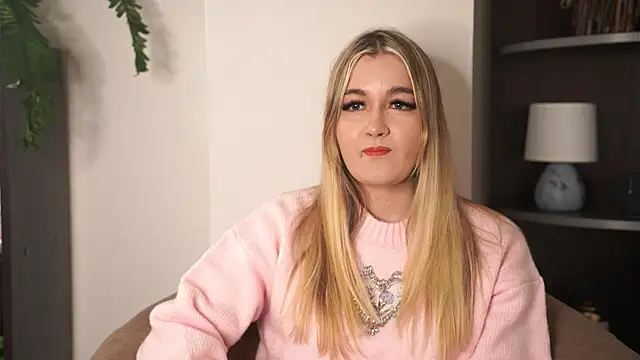 Snapshot of JanellaAdderly chatting on 5, 12, 2025 JanellaAdderly online show from 5, 12, 2025