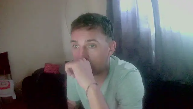 Snapshot of LeomiaDesire chatting on 1, 4, 2026 LeomiaDesire online show from 1, 4, 2026