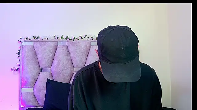 iris and damian online show from 5, 3, 2026