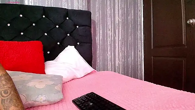 Snapshot of Elizabetth_Roman chatting on 11, 5, 2026 Elizabetth Roman online show from 11, 5, 2026