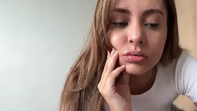 miaferrer777 online show from 19, 4, 2026