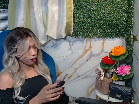 Snapshot of Alexie_08 chatting on 4, 12, 2025 Alexie 08 online show from 4, 12, 2025