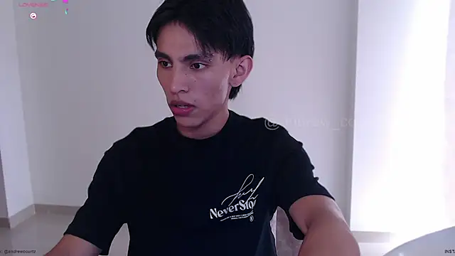 Snapshot of andrew_courtzz chatting on 4, 12, 2025 andrew courtzz online show from 4, 12, 2025