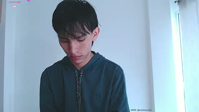 Snapshot of andrew_courtzz chatting on 17, 12, 2025 andrew courtzz online show from 17, 12, 2025