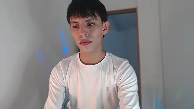 Snapshot of andrew_courtzz chatting on 10, 3, 2026 andrew courtzz online show from 10, 3, 2026