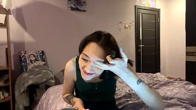 Snapshot of LoreanVardy chatting on 5, 12, 2025 LoreanVardy online show from 5, 12, 2025