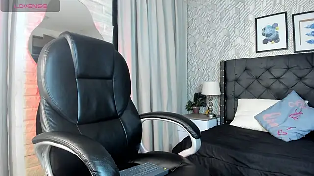 ariana  rosse online show from 25, 4, 2026