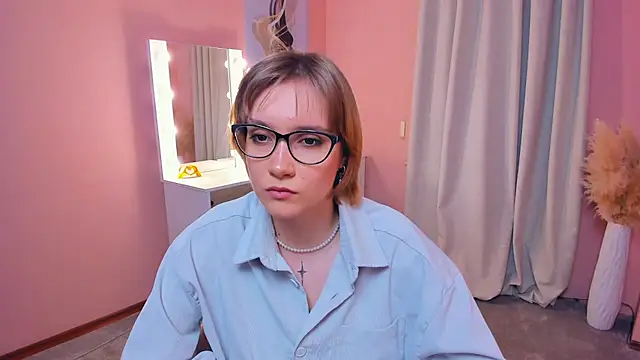 Snapshot of NanSalen chatting on 5, 12, 2025 NanSalen online show from 5, 12, 2025