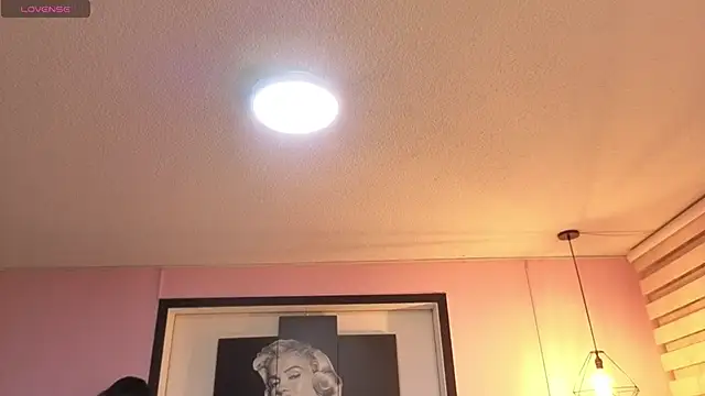 Sara valderrama  online show from 25, 4, 2026