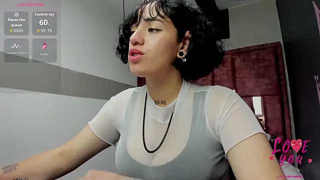 Kiara Fox   online show from 19, 4, 2026