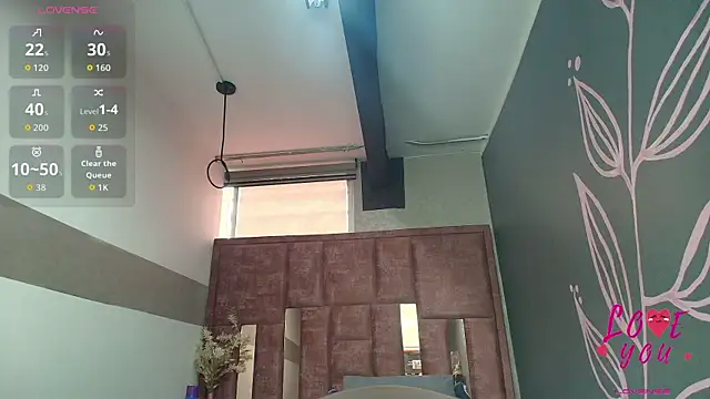 Kiara Fox   online show from 22, 4, 2026