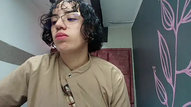 Snapshot of Kiara_Fox__ chatting on 2, 5, 2026 Kiara Fox online show from 2, 5, 2026